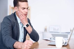 خمس علاجات منزلية لتسكين آلام الفك