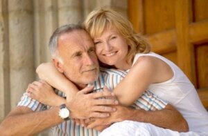 لماذا يحب الرجال النساء الأصغر سنًا