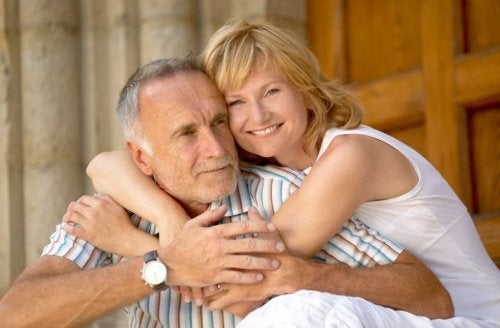 لماذا يحب الرجال النساء الأصغر سنًا