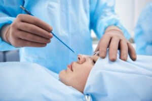 مزايا عملية تجميل الأنف بالموجات فوق الصوتية على التقنيات الأخرى