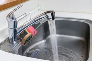 كيفية تنظيف الحوض لمنع الروائح الكريهة