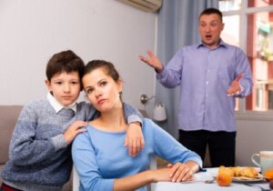 العنف غير المباشر: ما هو وكيف يمكنك تجنبه؟