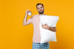 النوم ثنائي الأطوار ومتعدد الأطوار: ما المقصود به ومتى يوصى به؟