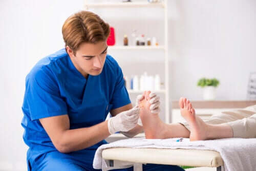 متى يجب أن تزور طبيب أقدام؟