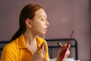 5 مكونات نشطة تساعد على تجديد البشرة المصابة بحب الشباب