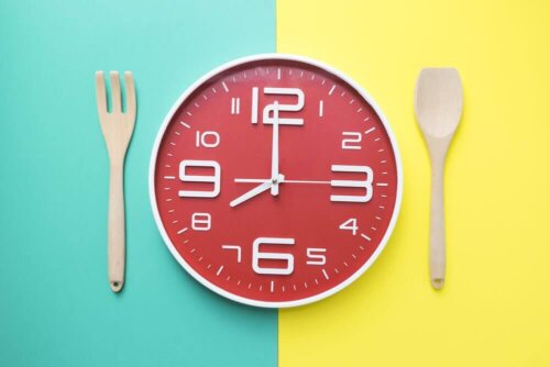 ما هو الوقت المناسب لتناول الطعام؟