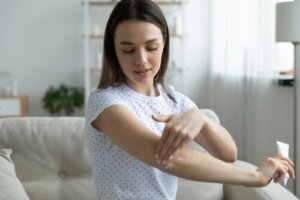كيف تعتني بميكروبات بشرتك: ليست كل البكتيريا سيئة